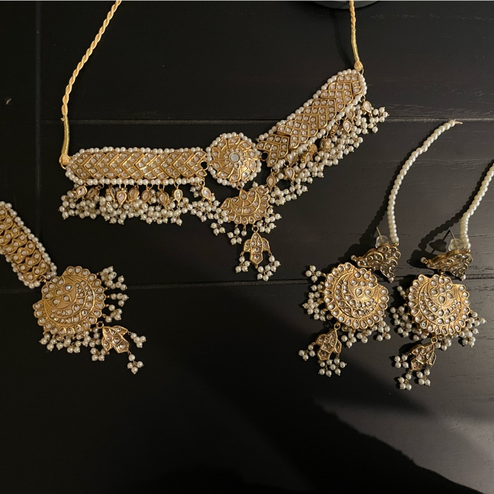 Pakistani Jewelry Set with Necklace, Tikka, and earrings with kaan chain